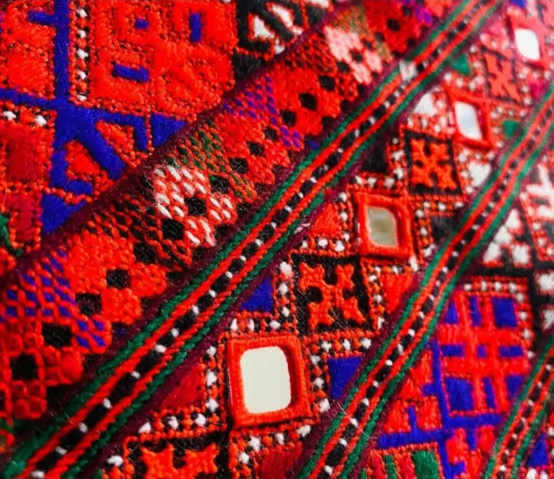 دوخت آیینه|لباس|ریگان, |دیوار