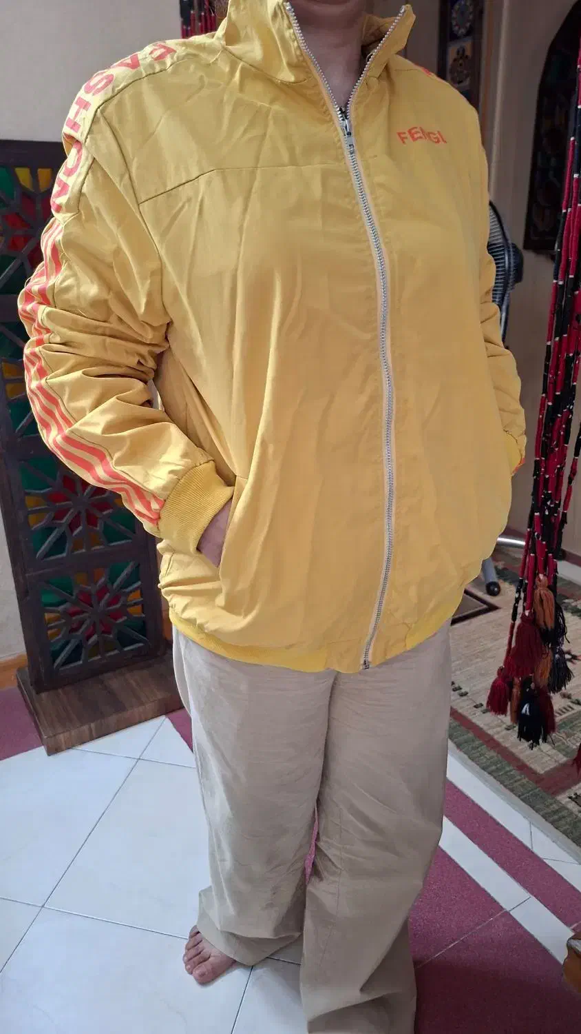 کاپشن سوییشرت|لباس|اصفهان, سرچشمه|دیوار