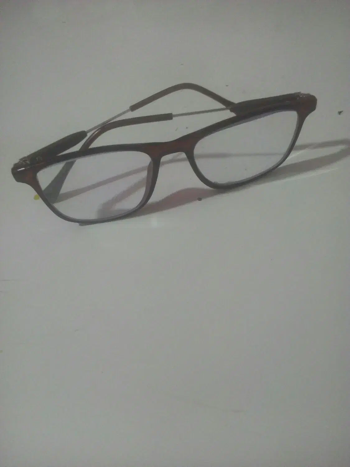 عینک|اشیا|کرباسک, |دیوار