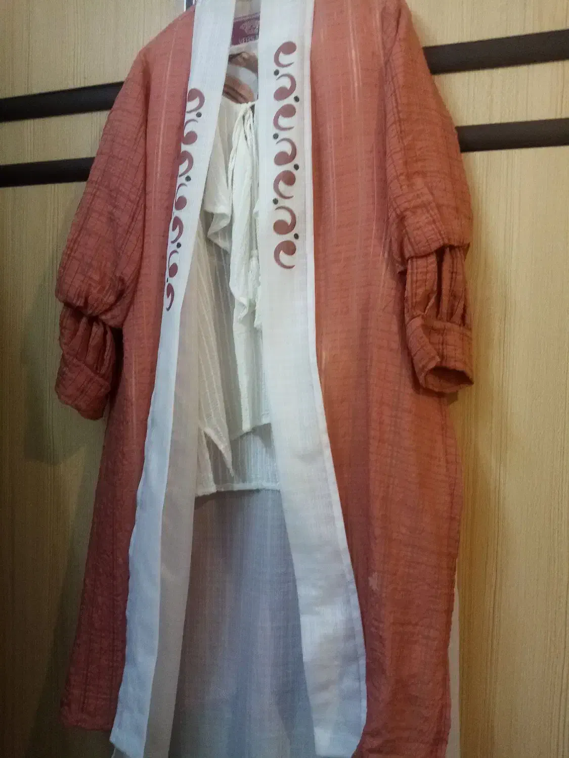 مانتو مجلسی|لباس|اصفهان, دستگرده|دیوار