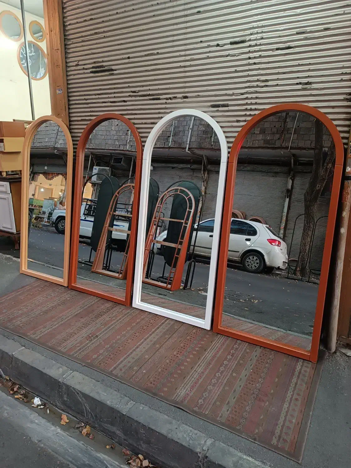 قاب آینه گنبدی چهار خط|آینه|تهران, شهرک ولیعصر جنوبی|دیوار