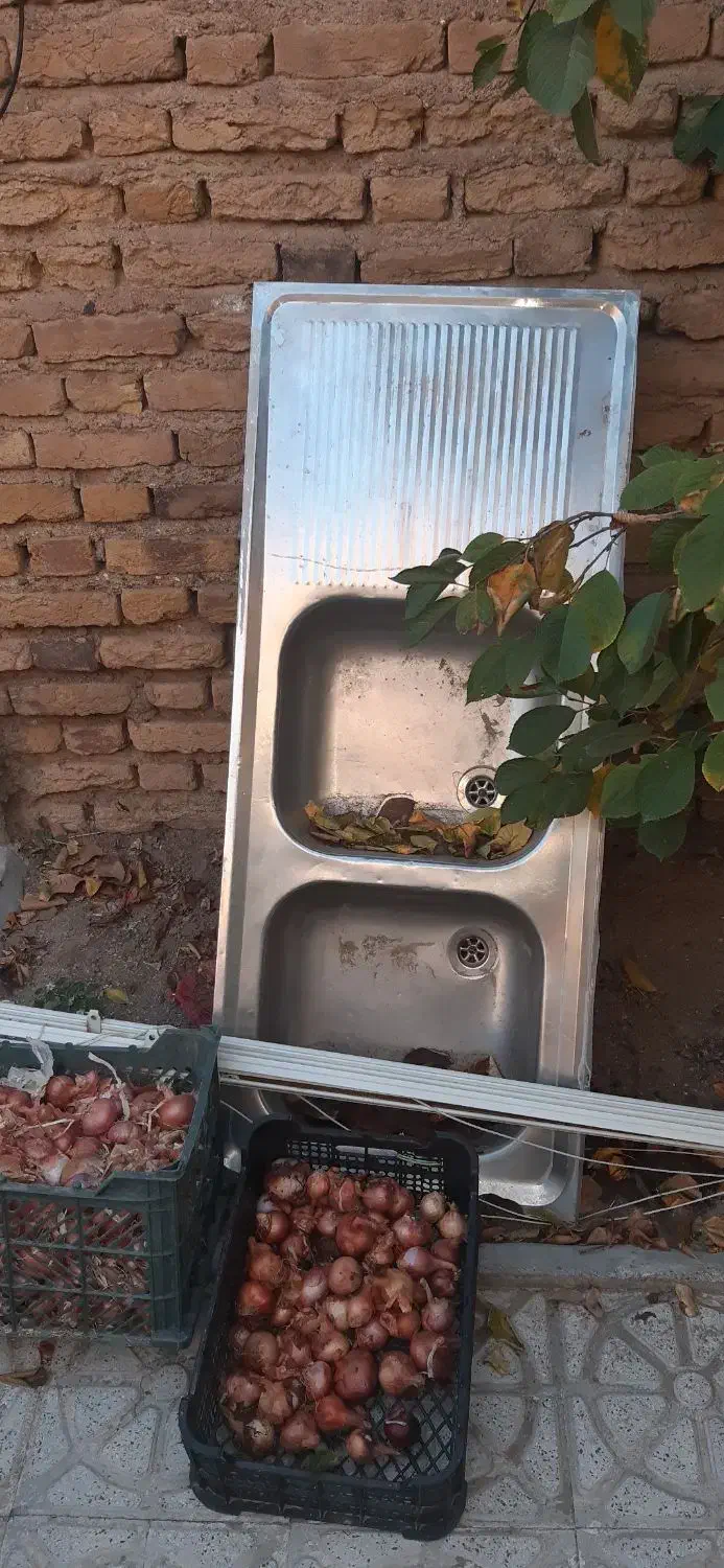 درب آهنی ،موکت کم استفاده شده و سینک ۱.۲۰|مصالح و تجهیزات ساختمان|اهر, |دیوار