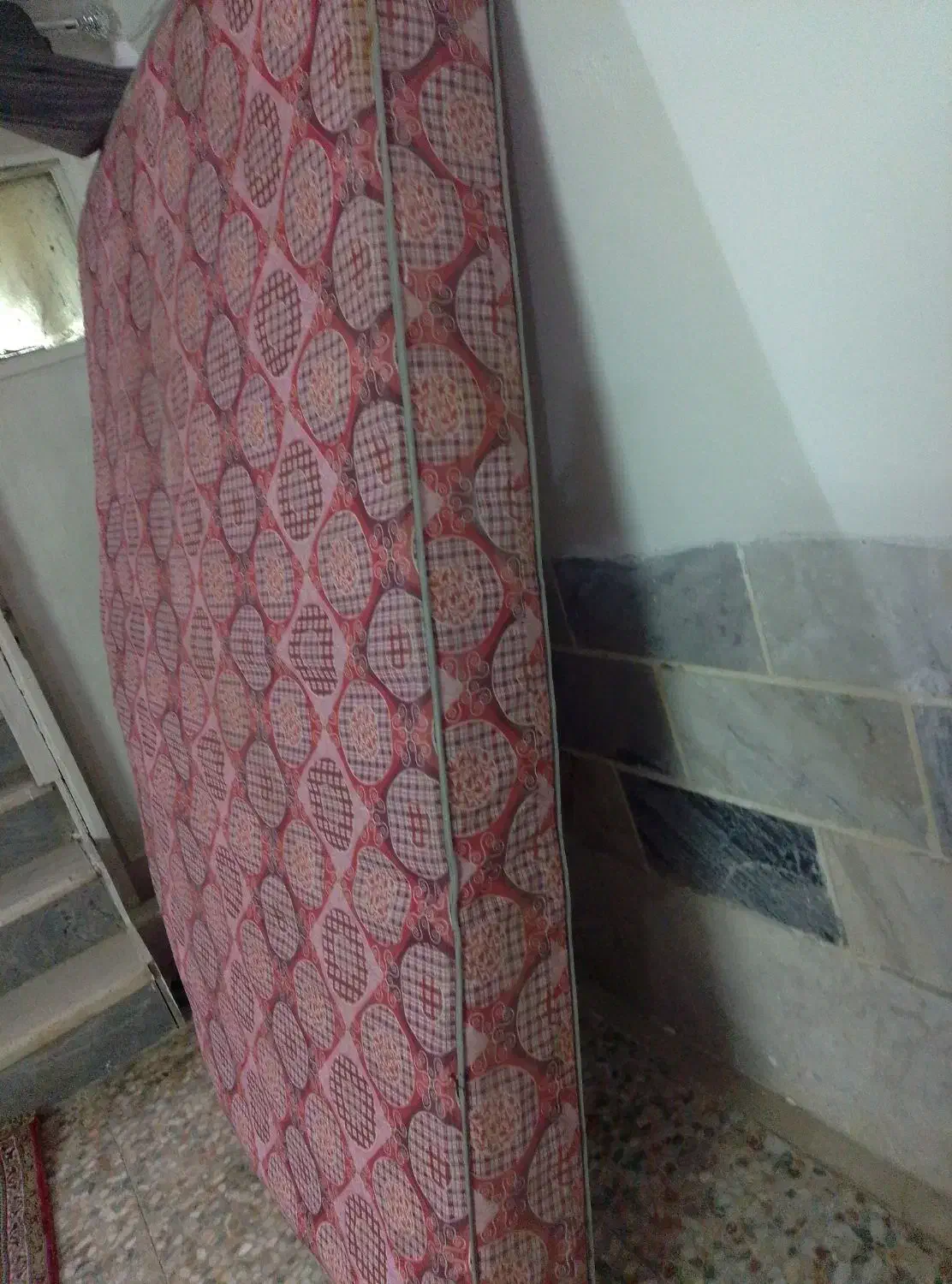 تشک دو نفره|تشک تختخواب|رباط‌کریم, رباط‌کریم|دیوار