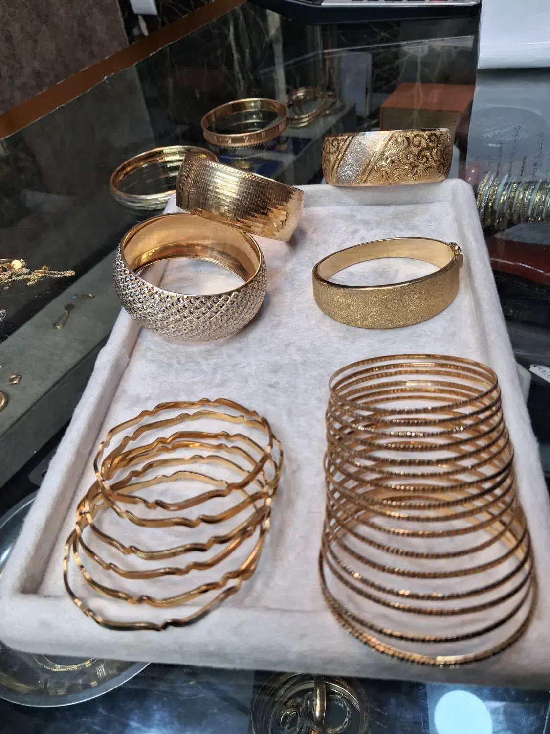 فروش طلای تمیز با 1/۵درصد بالای تابلو در طلا فروشی|جواهرات|تهران, هفده شهریور|دیوار