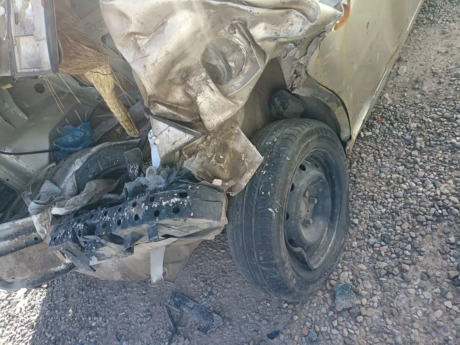 سمند بژ مدل ۸۳ تصادفی|خودرو سواری و وانت|جلفا, |دیوار