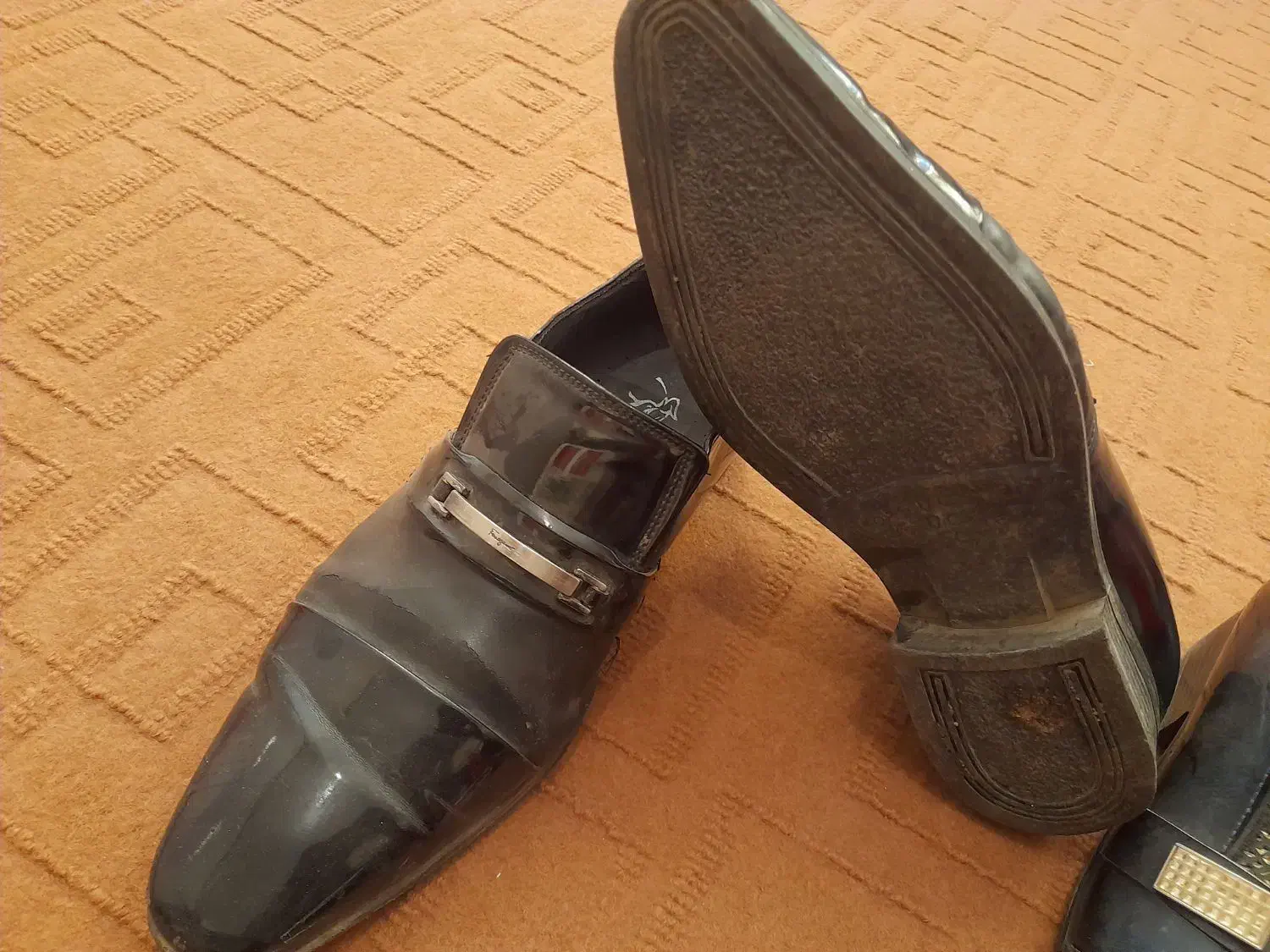 کفش|کیف، کفش، کمربند|کنگاور, |دیوار