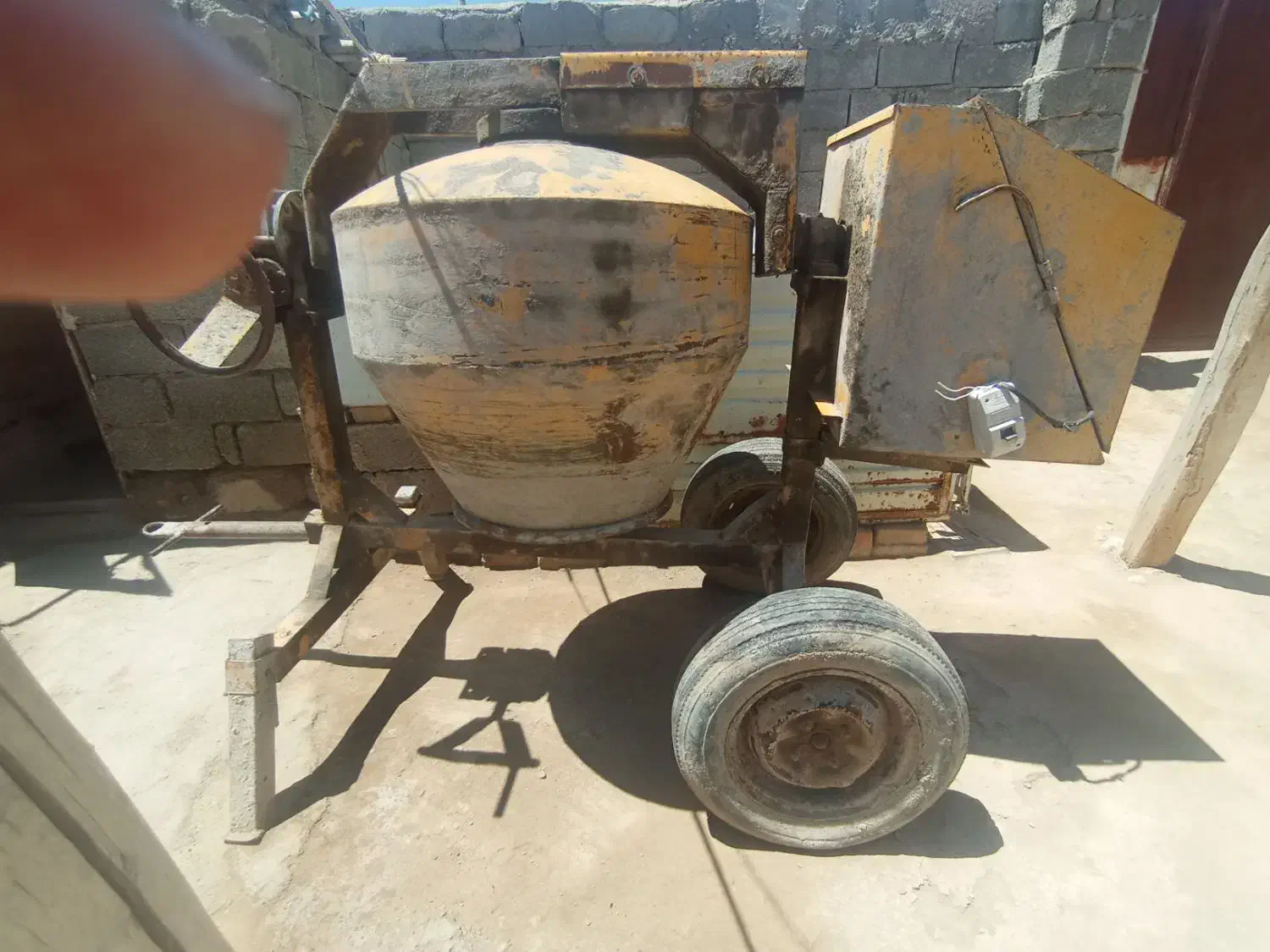 بتونیر|ماشین‌آلات صنعتی|انزل, |دیوار