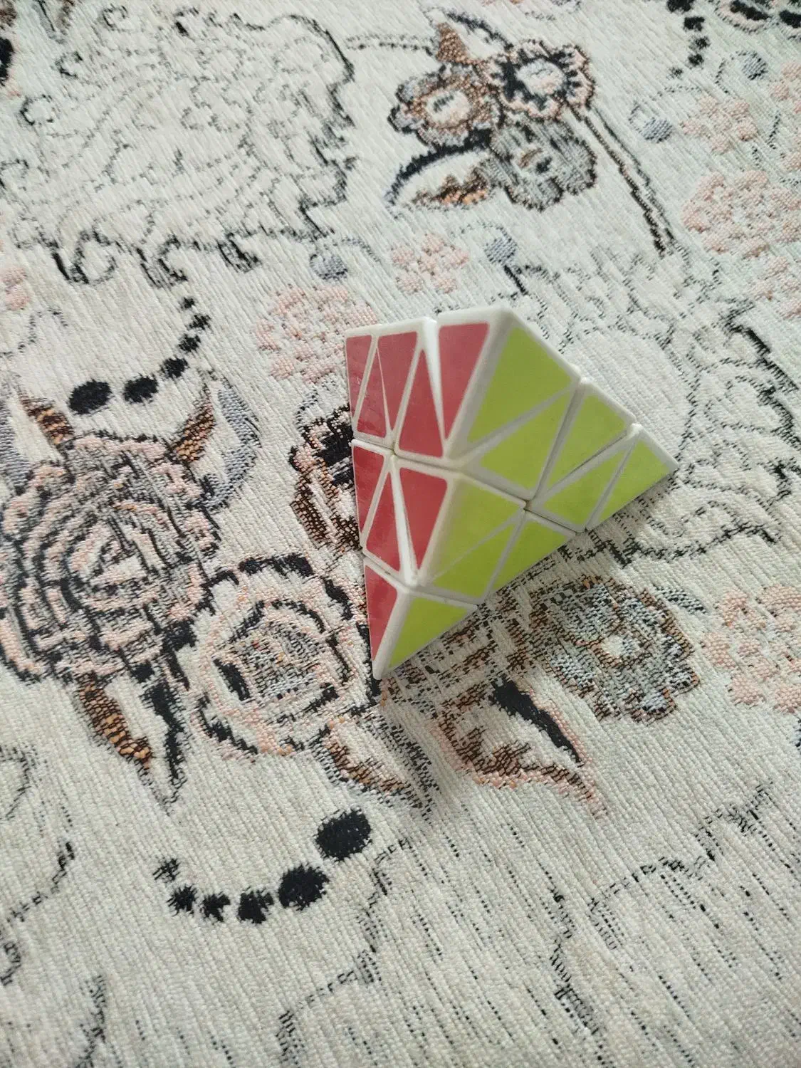 روبیک هرمی|اسباب‌‌بازی|جوانرود, |دیوار