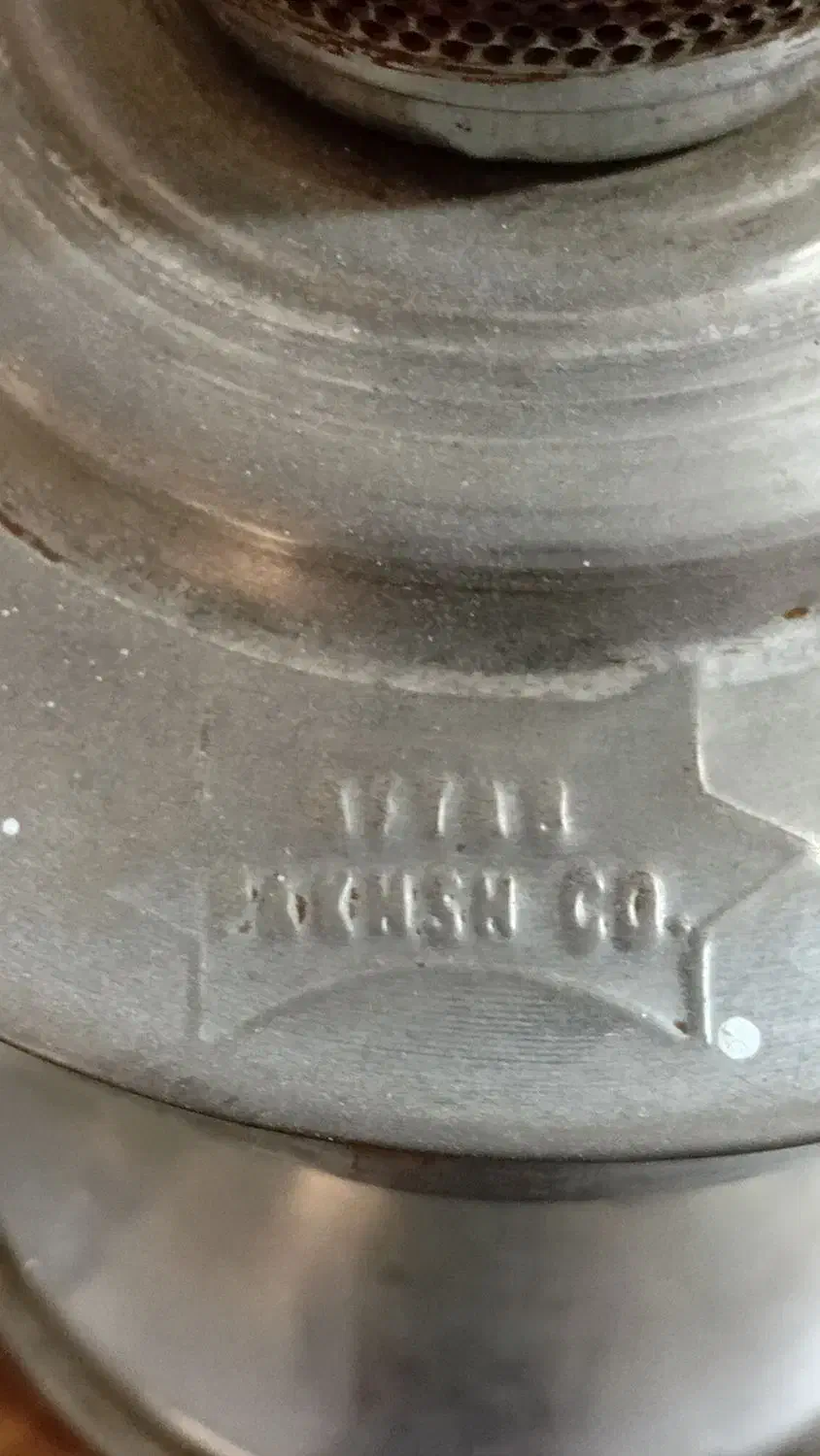 گردسوز قدیمی.|کلکسیون اشیاء عتیقه|تهران, میدان میوه و تره‌بار مرکزی|دیوار