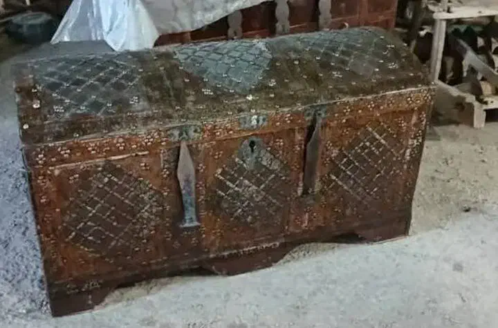 چمدان قدیمی|کلکسیون اشیاء عتیقه|شیراز, گلدشت معالی‌آباد|دیوار