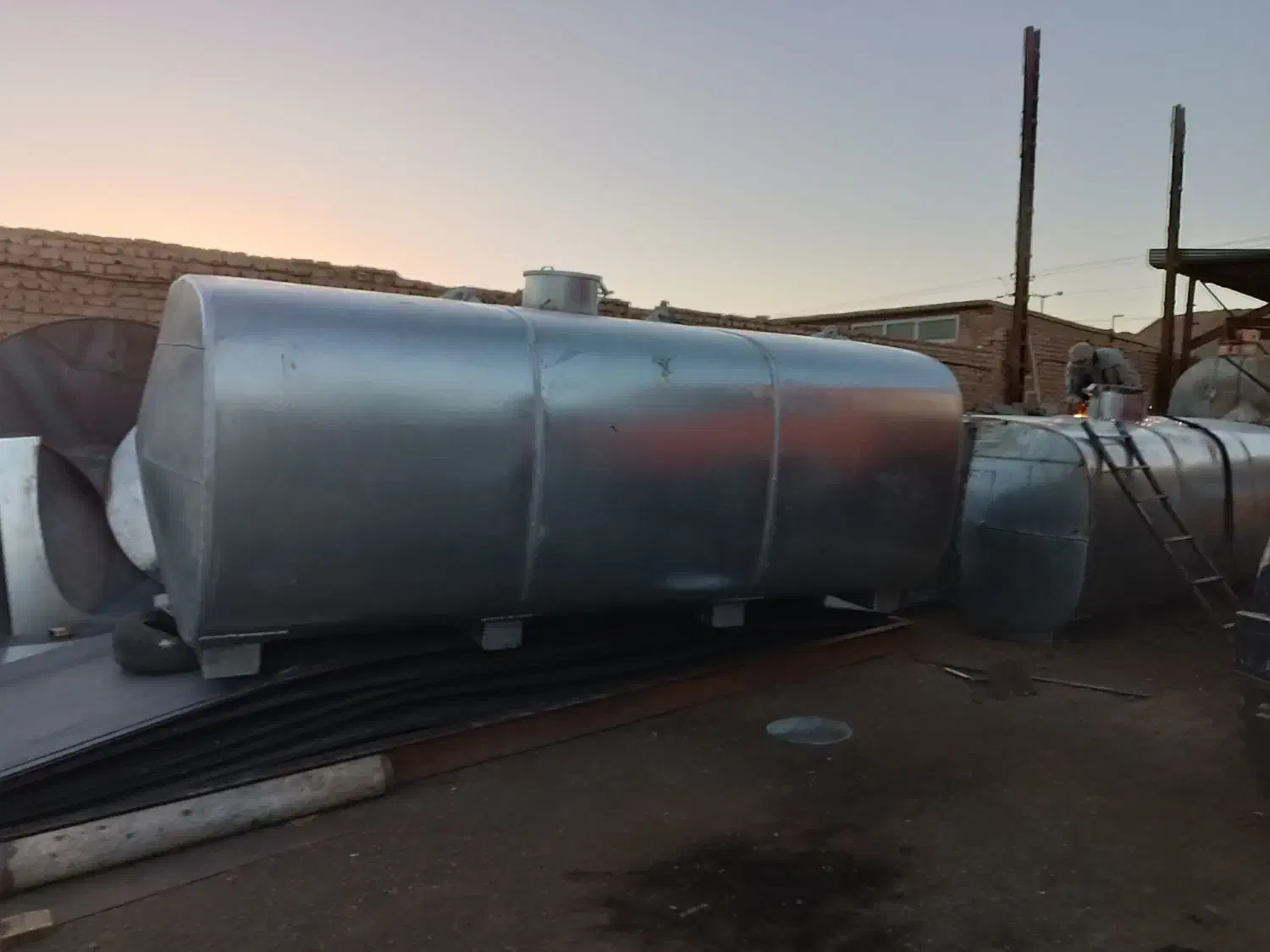 فروش تانکر ۱۳ هزاری مال داخل اتاق ده تن هست..|ماشینآلات صنعتی|زابل, |دیوار