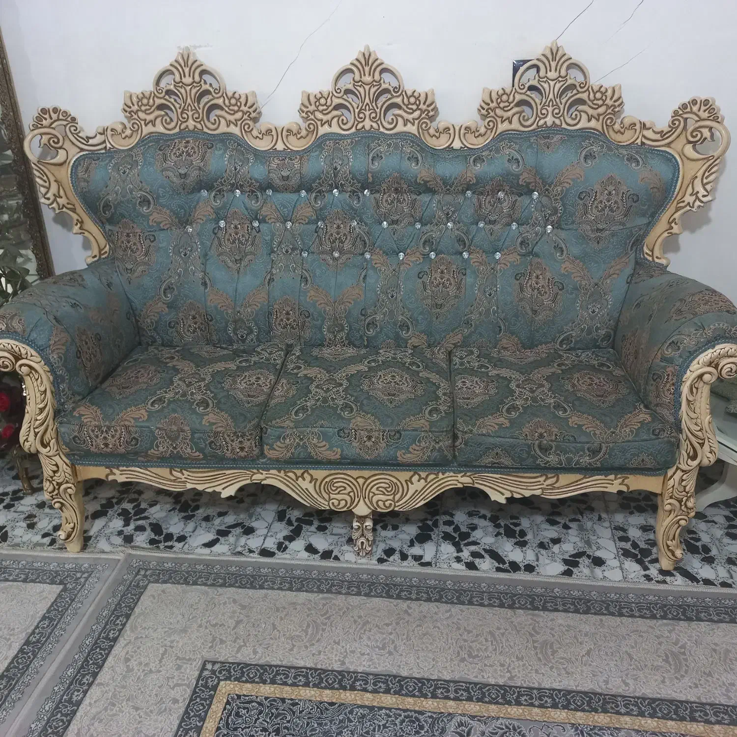 یک دست مبل 7نفره به همراه سه عددمیزعسلی|مبلمان خانگی و میز عسلی|وحیدیه, |دیوار