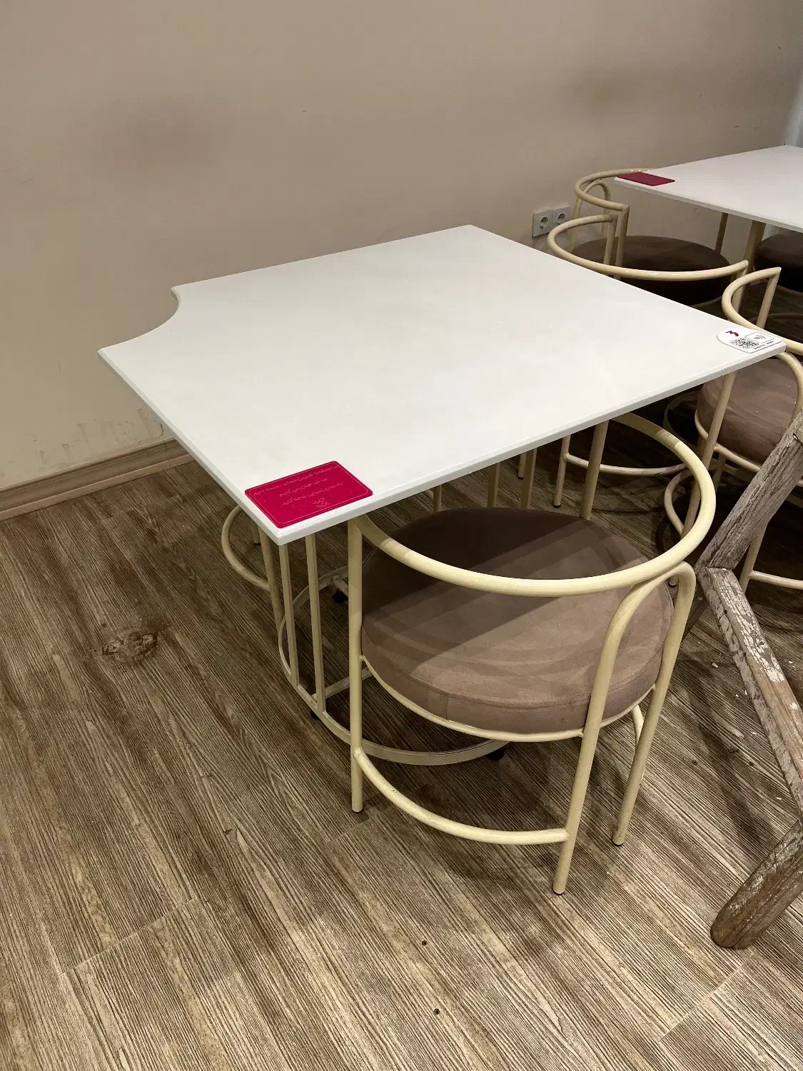 میز صندلی|کافیشاپ و رستوران|رشت, دیلمان|دیوار