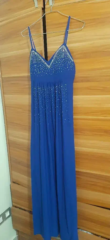 لباس زنونه|لباس|رودهن, |دیوار