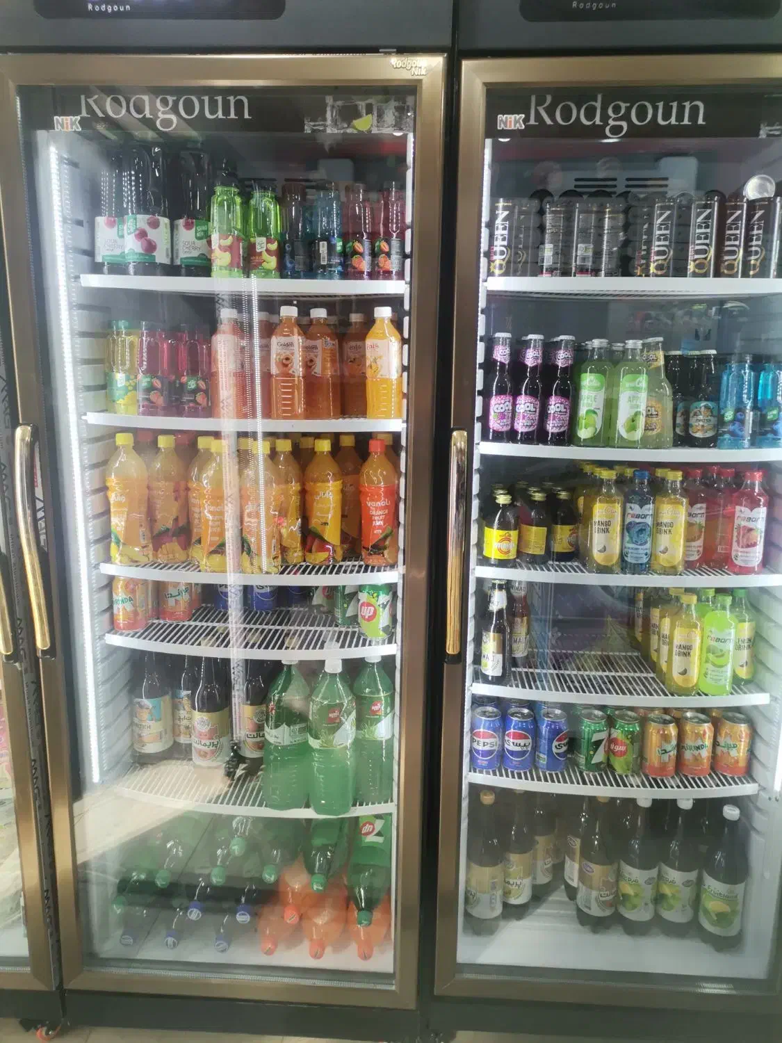 فروشنده. ساندویچ زن. باریستا. صندوقدار|استخدام خدمات فروشگاه و رستوران|تهران, سعادت‌آباد|دیوار