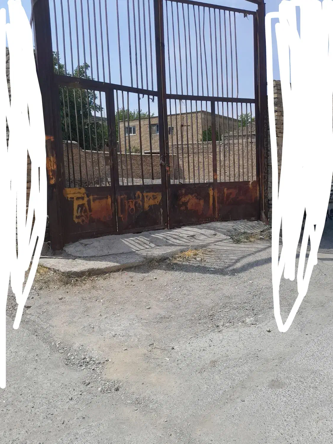 فرورش درب به ابعاد ارتفاع۳۵۰درعرض ۷متر|مصالح و تجهیزات ساختمان|شهرکرد, |دیوار