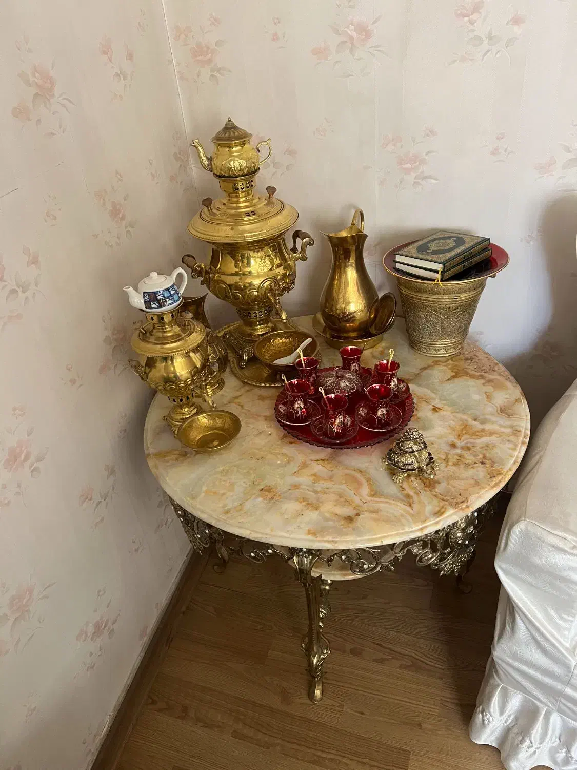 میزبرنز نگین دار سایز ۹۰ سالم در حدنو|مبلمان خانگی و میز عسلی|تبریز, |دیوار