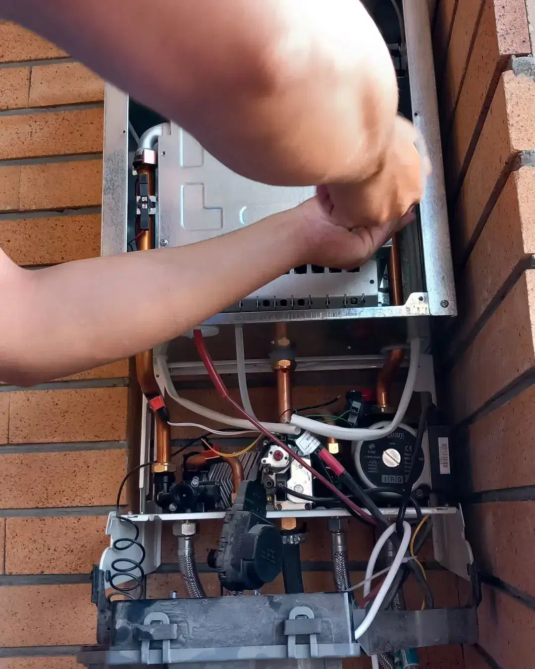 تعمیر یخچال بخاری پکیج آب گرم کن لباس شویی|خدمات پیشه و مهارت|صحنه, |دیوار