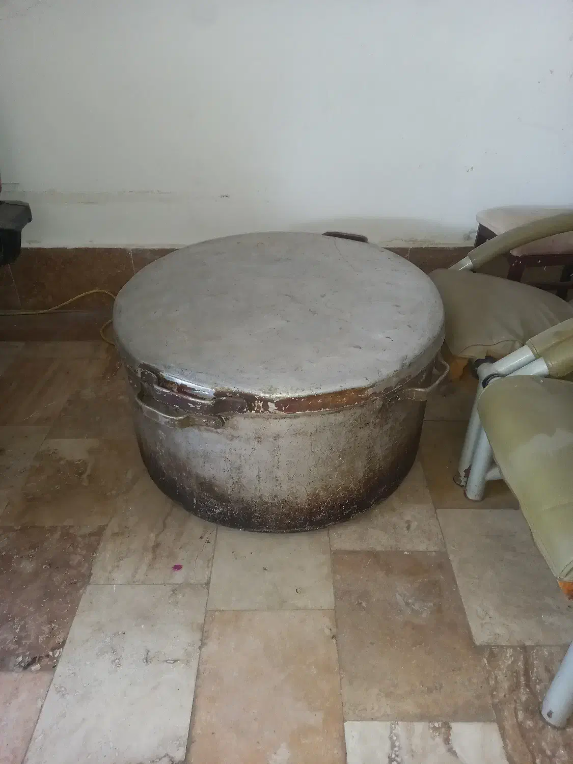 قابلمه بزرگ|ظروف پختوپز|چالوس, |دیوار