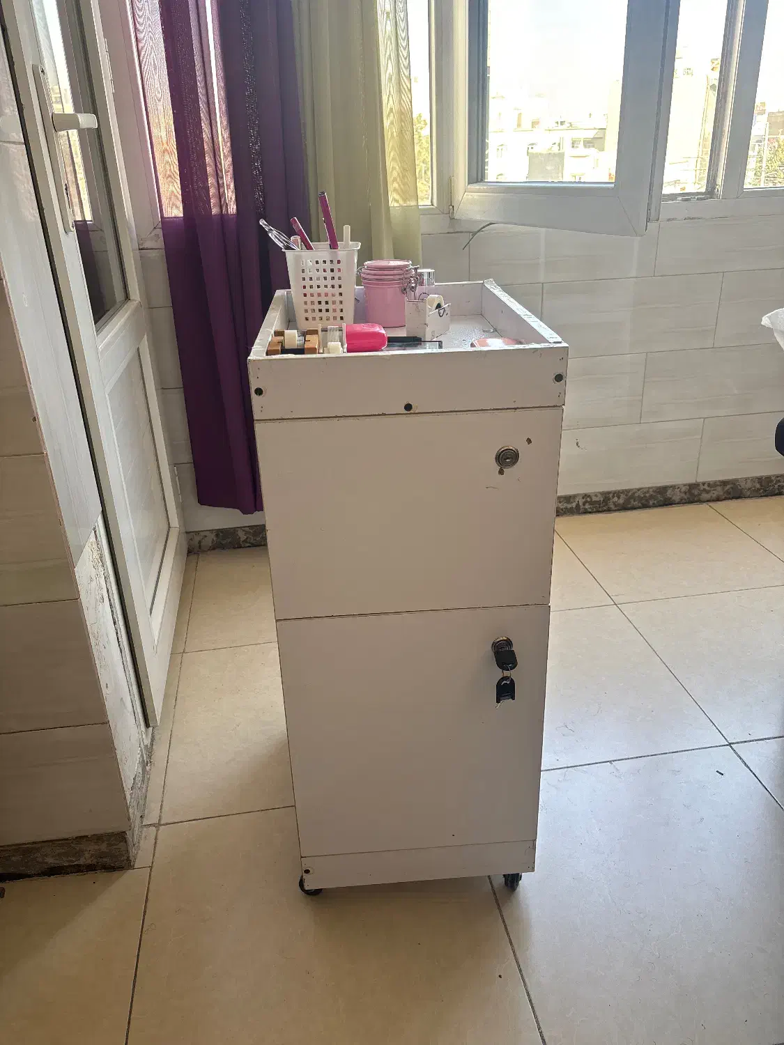 وسایل سالن ترولی|آرایشگاه و سالنهای زیبایی|اندیشه, اندیشه فاز ۱|دیوار