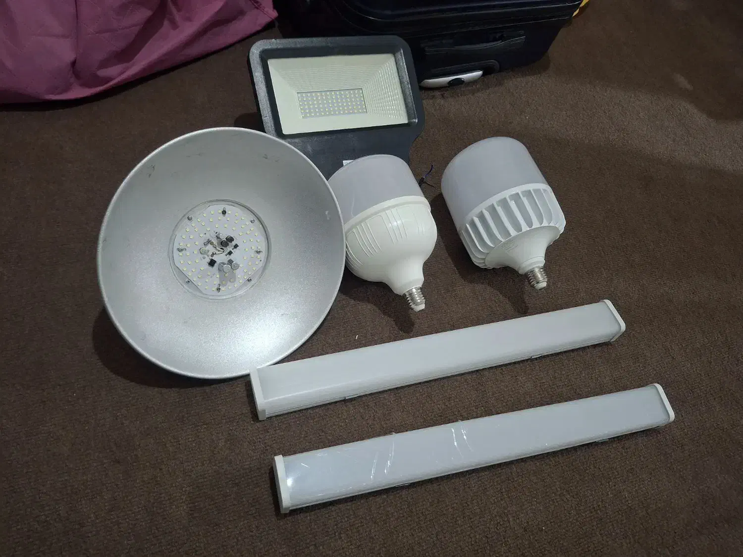 لامپ پرژکتور مهتابی نو بفروش میرسه|لامپ و چراغ|مشهد, مصلی (کارمندان اول)|دیوار