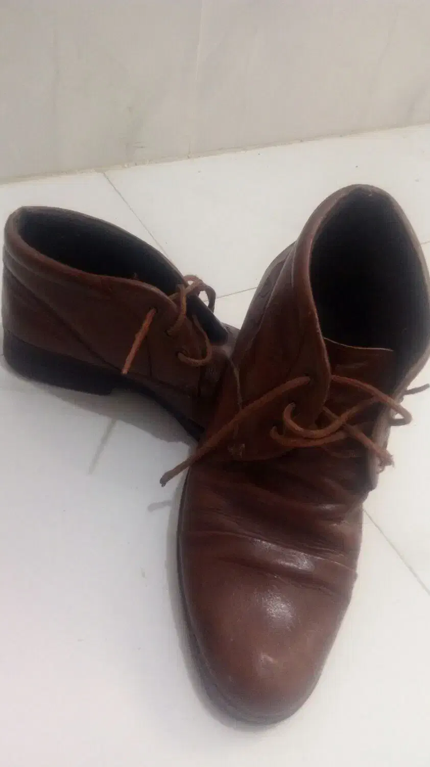 کفش|کیف، کفش، کمربند|بهار, |دیوار