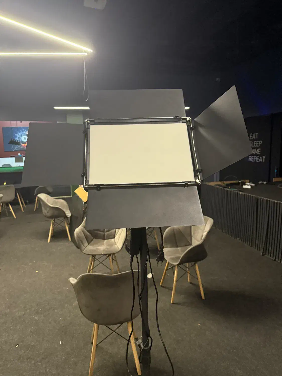 فروش دو قطعه نور پرداز برای عکاسی و‌فیلم برداری|دوربین عکاسی و فیلم‌برداری|تهران, دریاچه شهدای خلیج فارس|دیوار