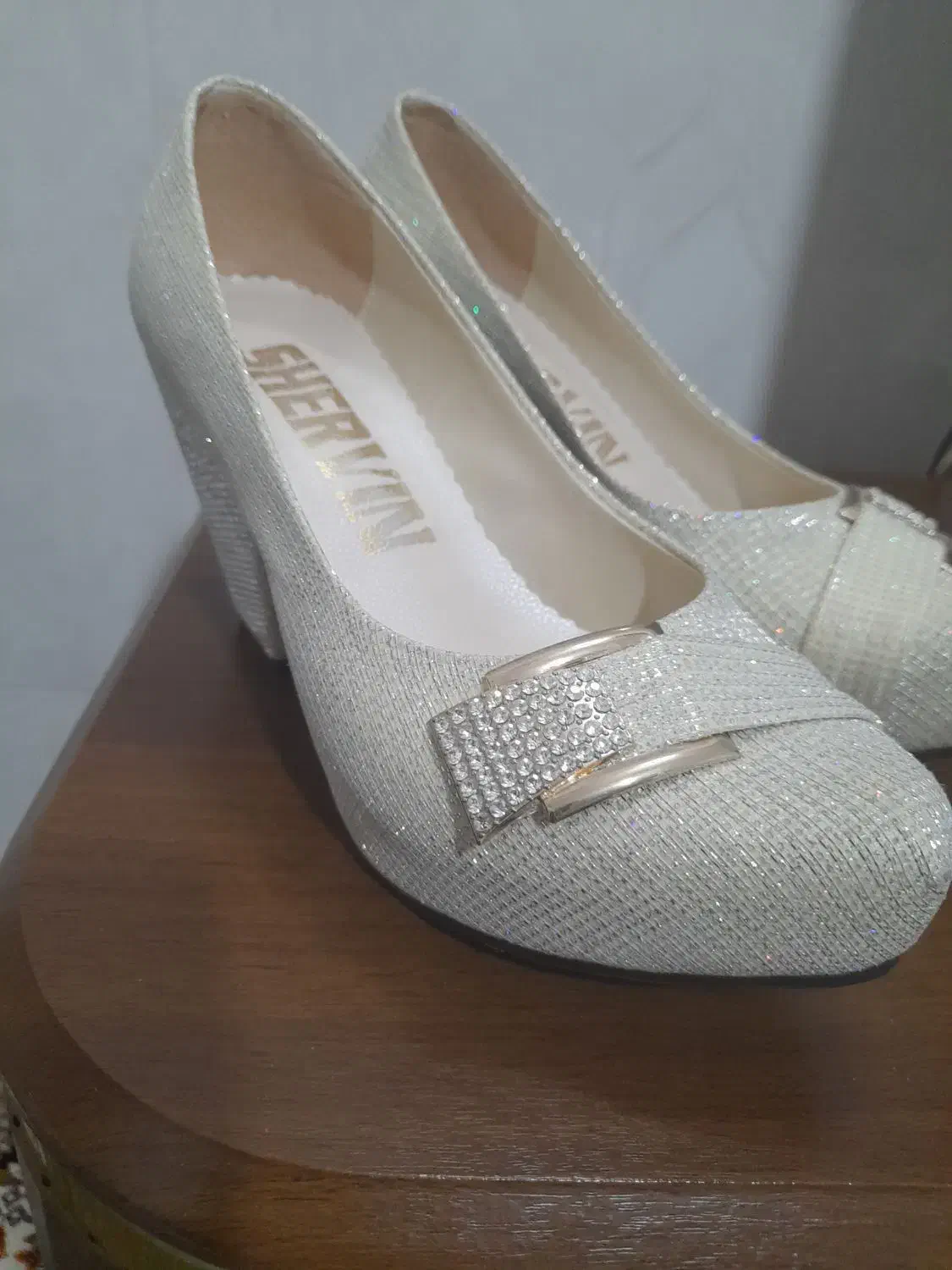 کفش مجلسی|کیف، کفش، کمربند|مهریز, |دیوار