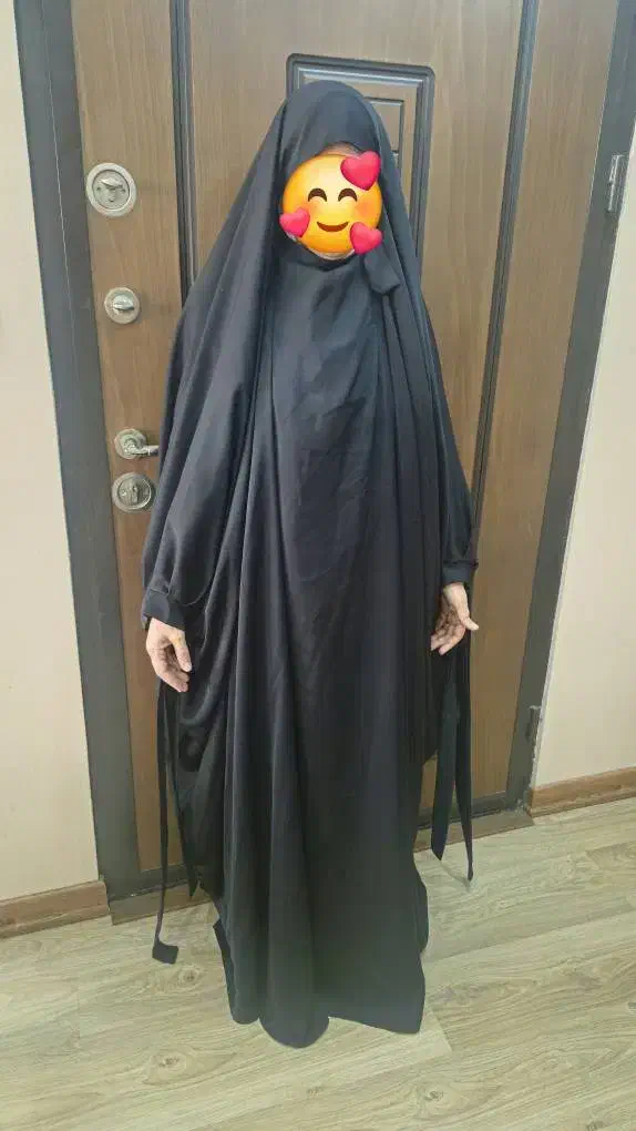 چادر مشکی|لباس|کرج, جهان‌شهر|دیوار