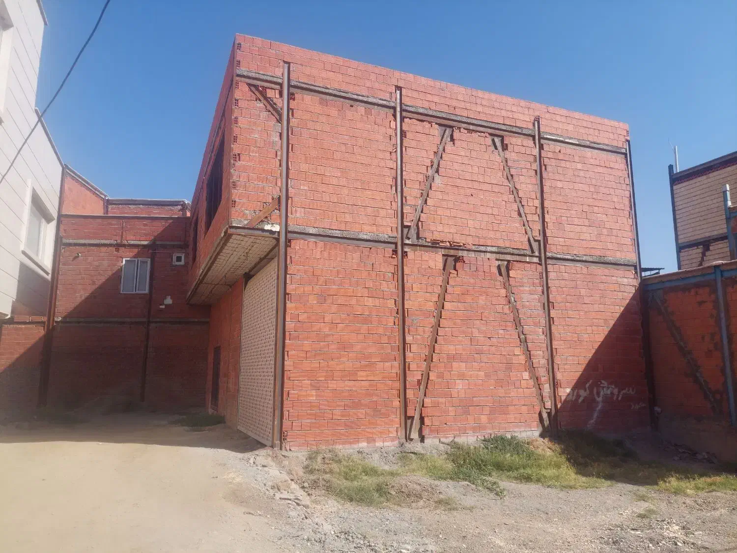 خانه سفت کاری. محله میدان بار نزدیک تپه خزینه|فروش خانه و ویلا|مریوان, |دیوار