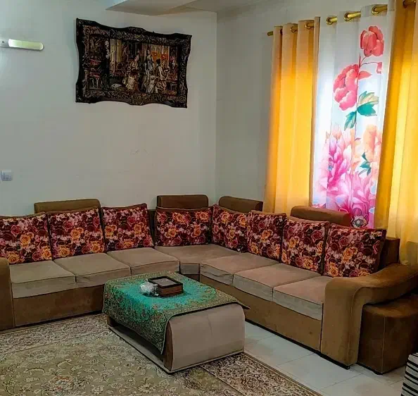 مبل ال ۷ نفره با دو میزبان و میز بزرگ|مبلمان خانگی و میز عسلی|اسلام‌شهر, مسکن مهر اسلاشهر (شهرک امام خمینی)|دیوار