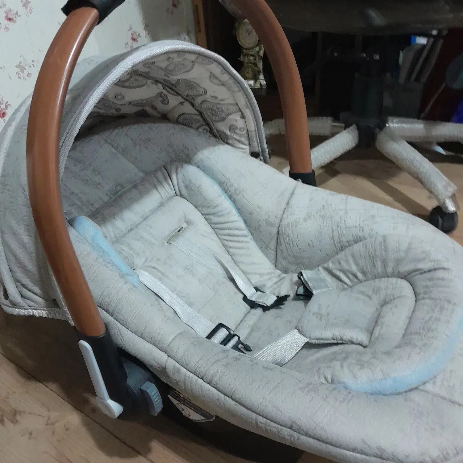 لوازم بچه|کالسکه و لوازم جانبی|بندر انزلی, خوش پیک|دیوار