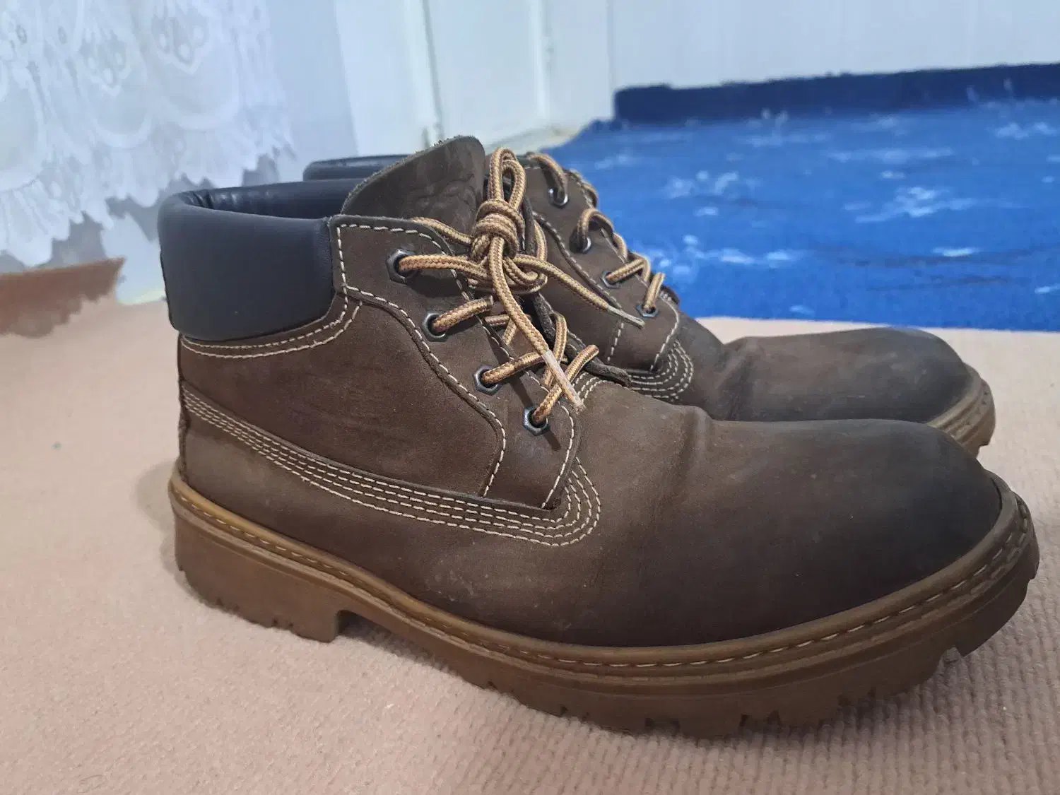 نیم پوتین|کیف، کفش، کمربند|شهریار, شهریار|دیوار