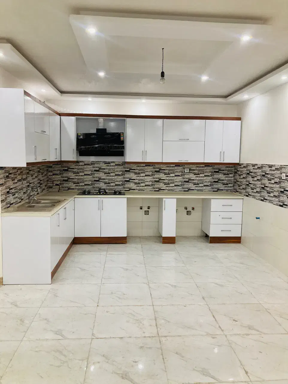 واحد طبقه سوم ۱۳۰متر(دفتر املاک یوسف)|فروش آپارتمان|رشت, حمیدیان|دیوار