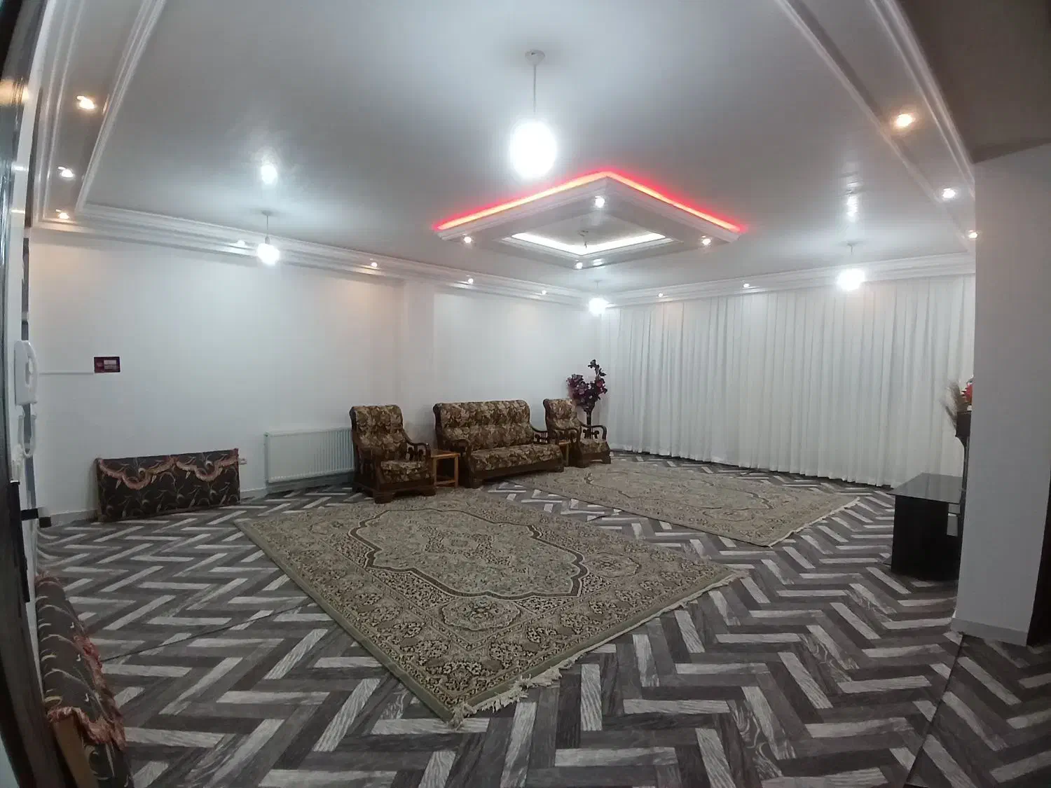 اجاره روزانه  وماهانه دارای کف گرمایشی وپارکینگ ۳|اجارهٔ کوتاه‌مدت آپارتمان و سوئیت|خلخال, |دیوار