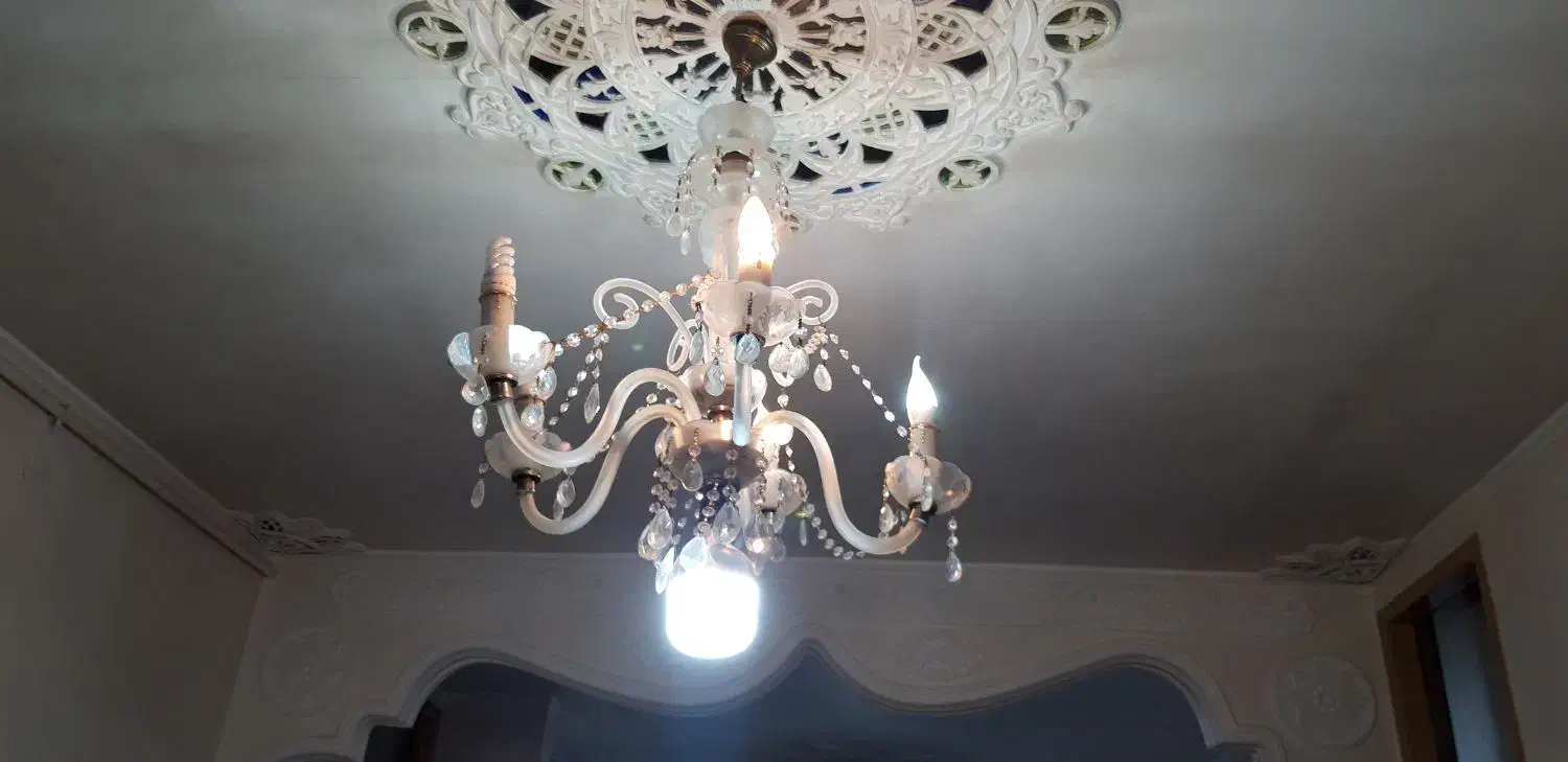 سه عدد لوستر شیشه ای و کریستال|لوستر و چراغ آویز|بیجار, |دیوار