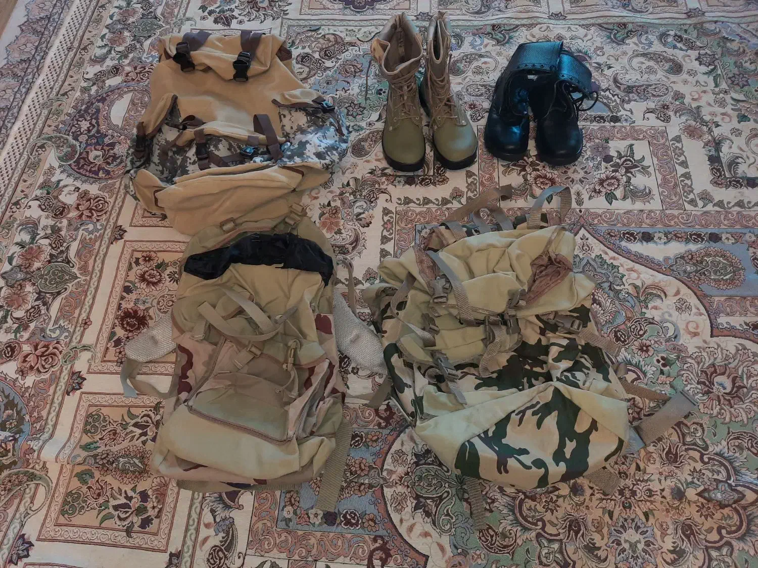 پوتین و کوله پشتی کوهنوردی|کوهنوردی و کمپینگ|شهرکرد, |دیوار