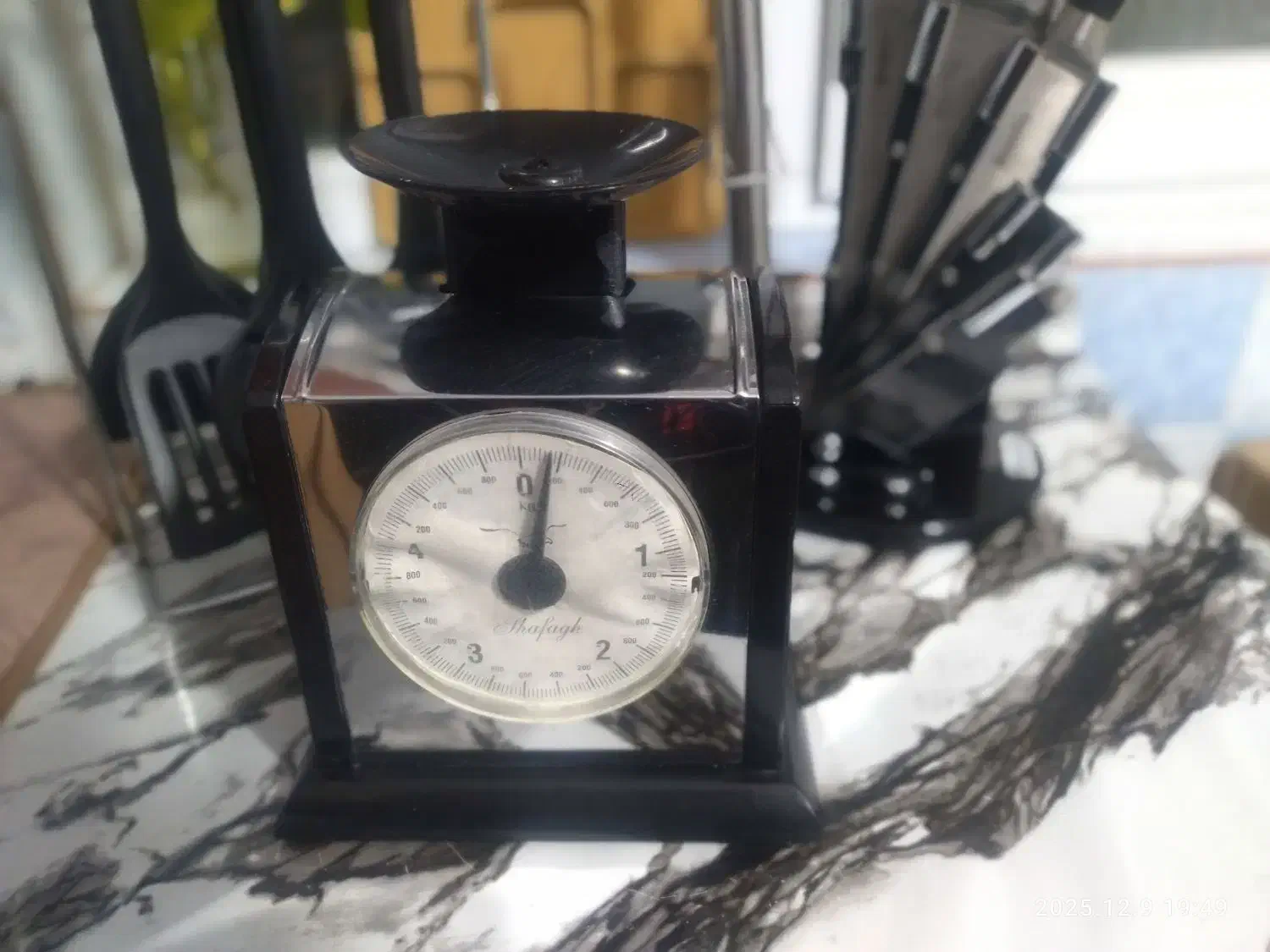 ترازو آشپزخانه .سرویس چاقو.سرویس کفگیرملاقه|ظروف پخت‌وپز|اسفراین, |دیوار