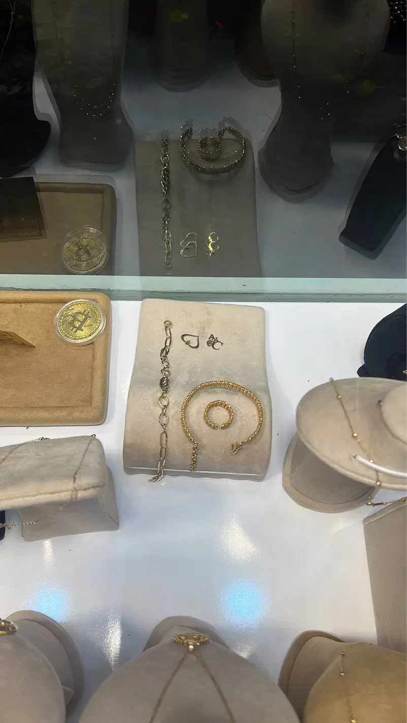 طلا با فاکتور با دو درصد بدون اجرت بدون مالیات|جواهرات|رشت, معلم|دیوار