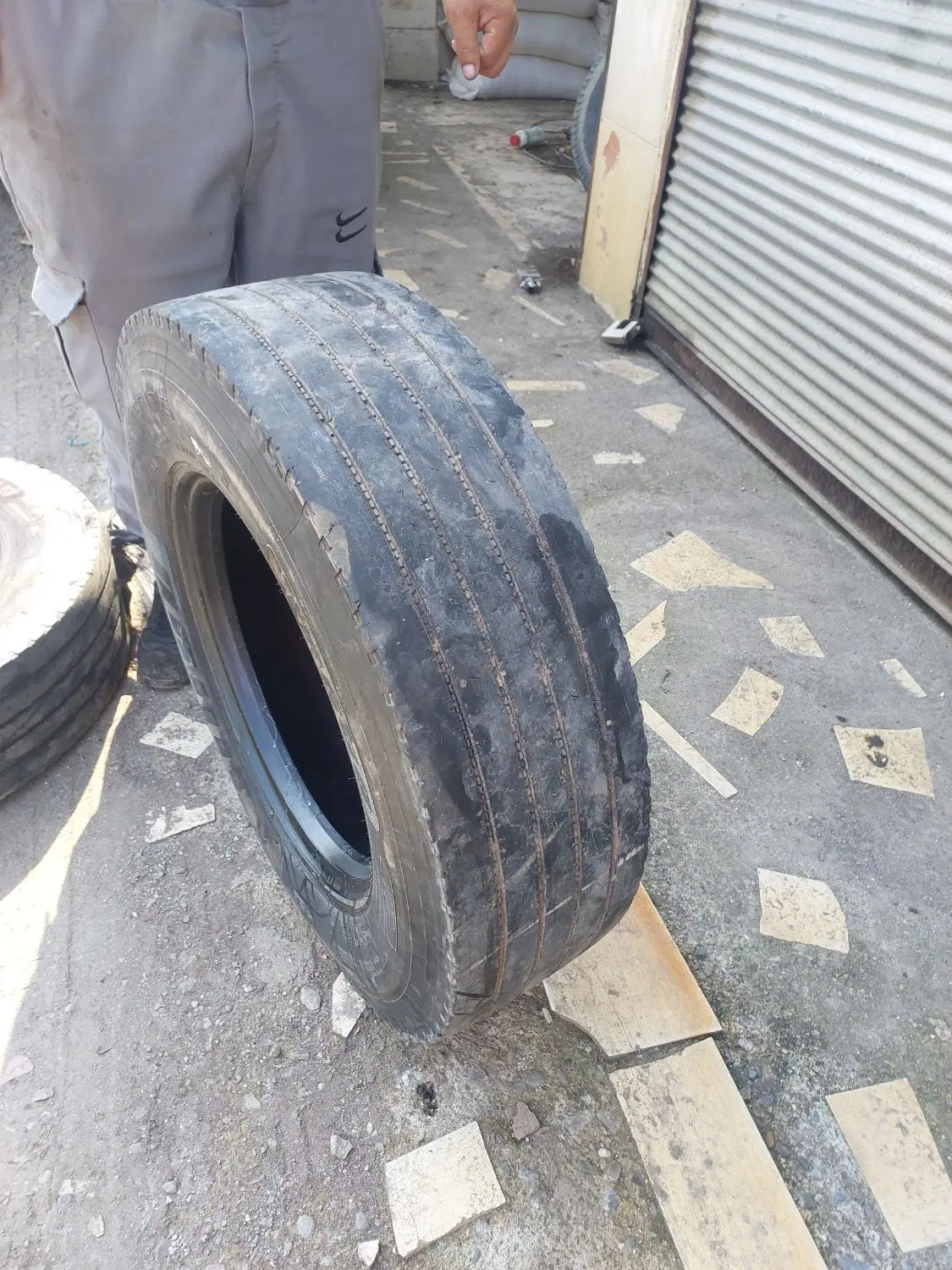لاستیک عقب نیسان ۱ عدد برند جینیو|قطعات یدکی و لوازم جانبی|رشت, حومه رشت|دیوار