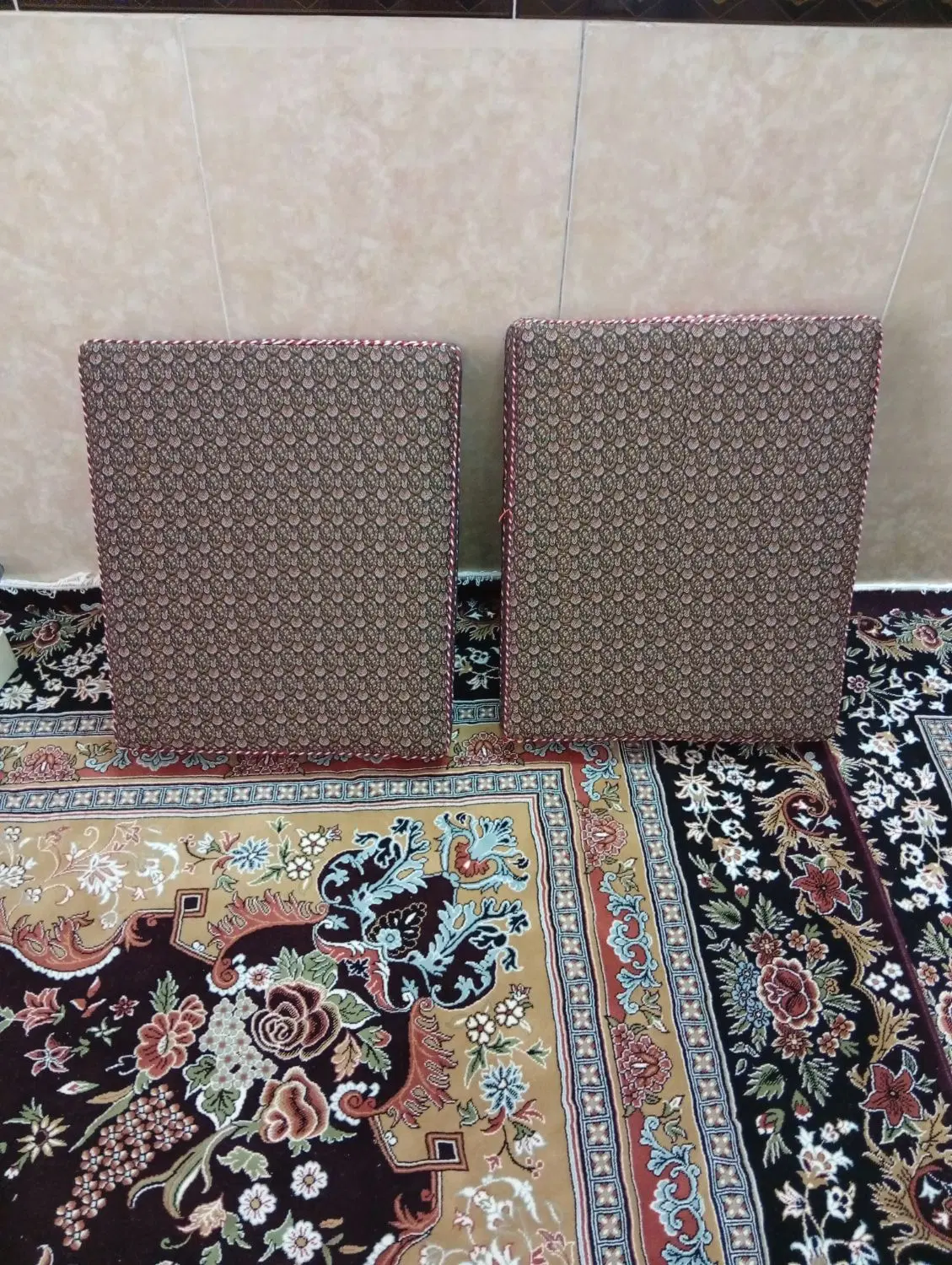پشتی|پشتی|تکاب, |دیوار