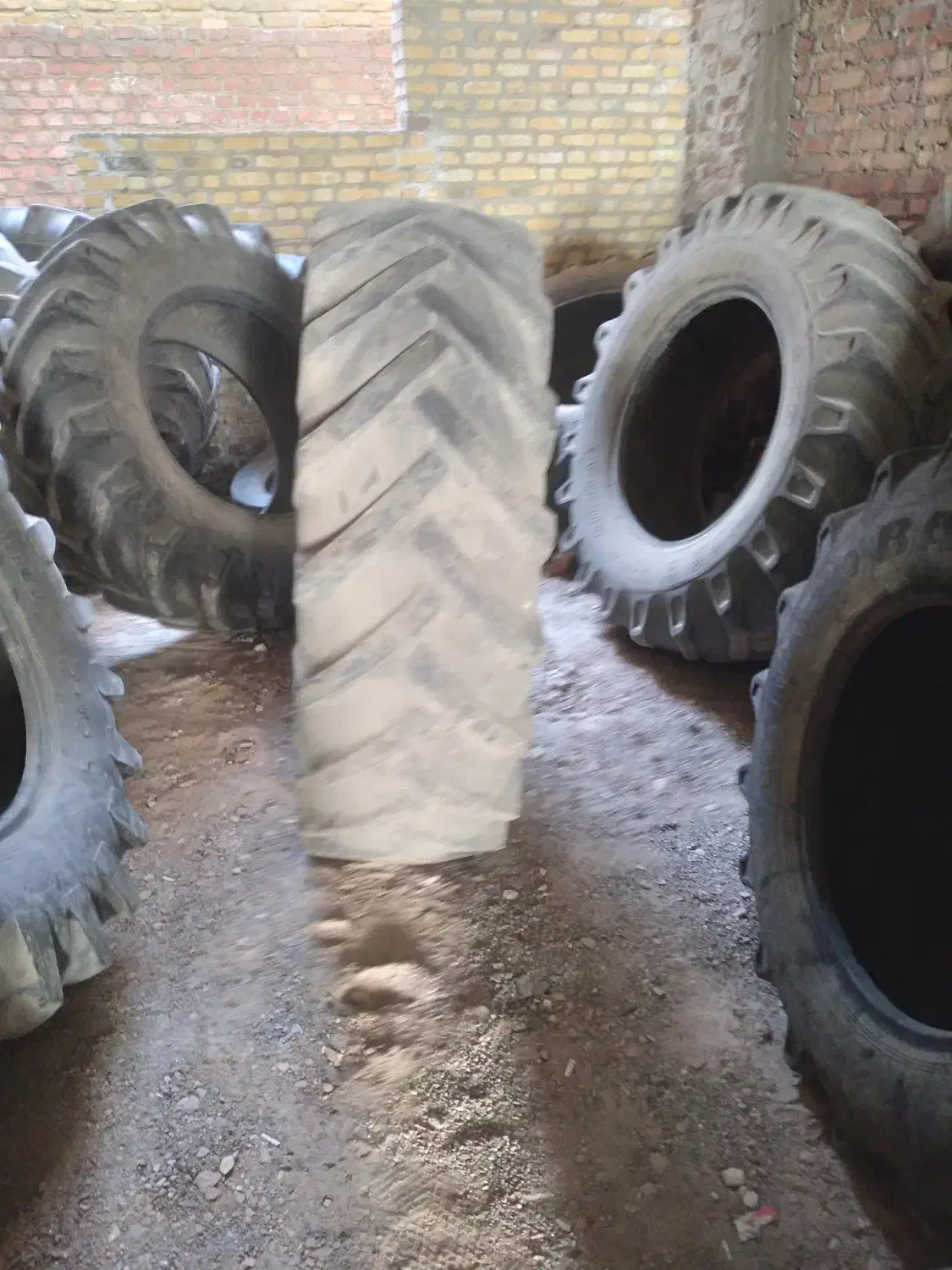 لاستیک دست دوم تراکتور|ماشین‌آلات صنعتی|سقز, |دیوار