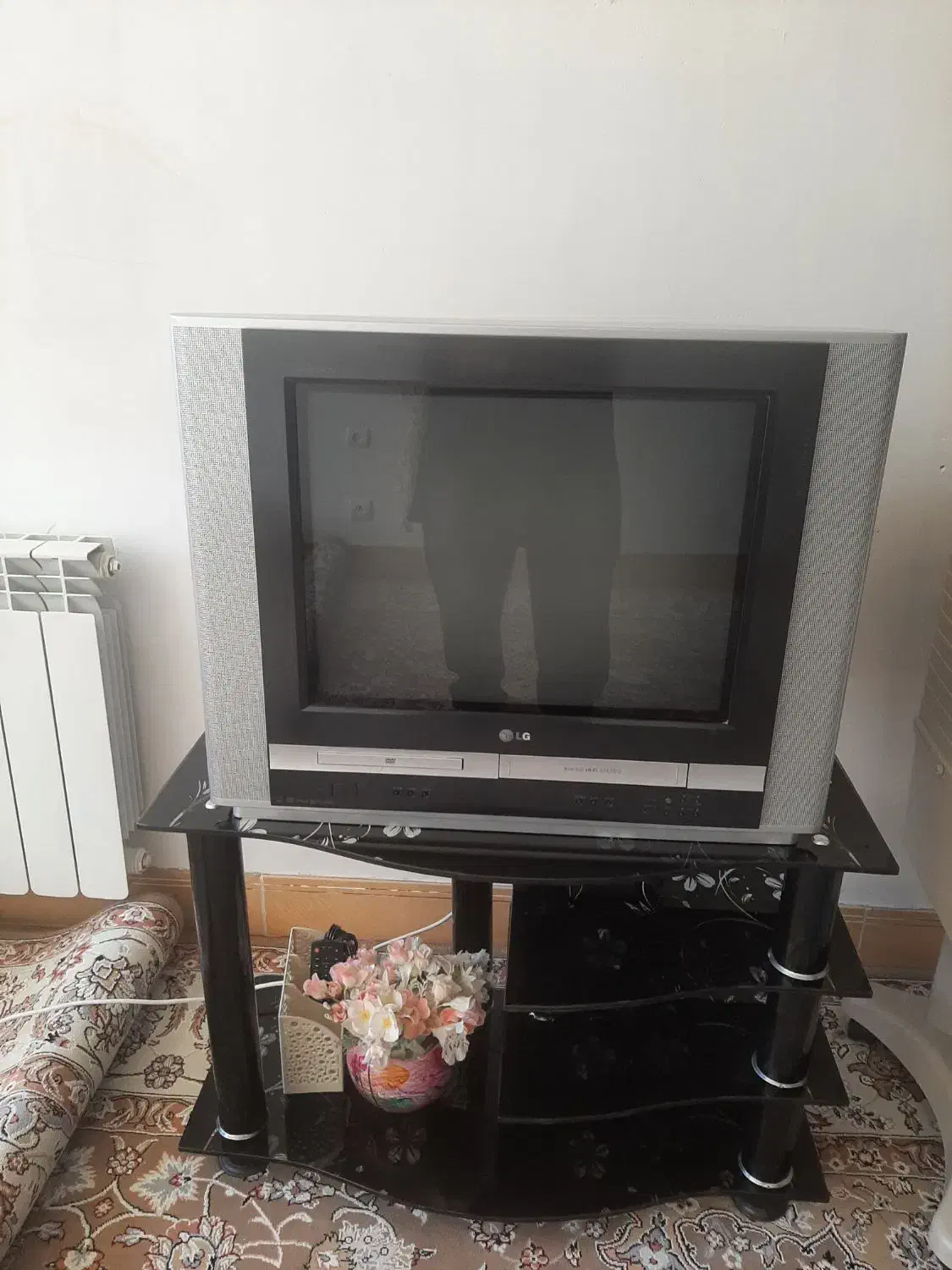 تلوزیون ۲۱ اینج ال جی همراه ویدئو و سی دی خور|تلویزیون و پروژکتور|ایلام, |دیوار