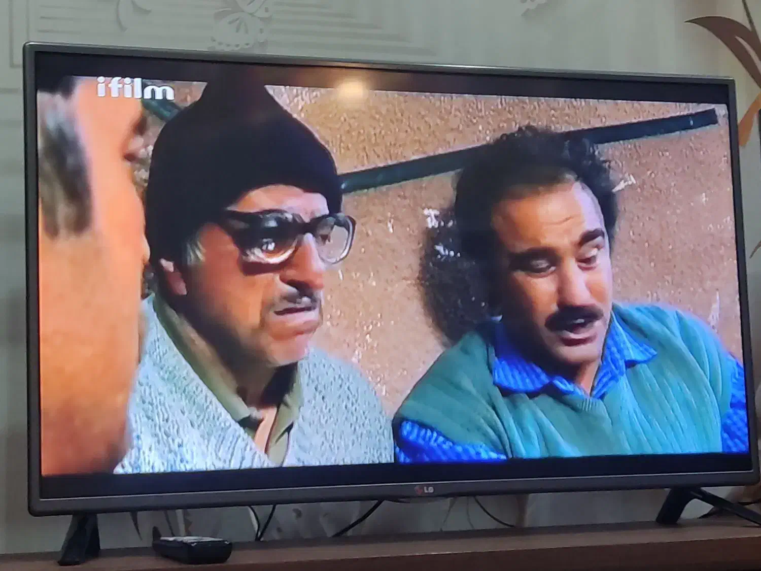 تلویزیون الجی42 اصلی|تلویزیون و پروژکتور|گلبهار, شهر جدید گلبهار|دیوار