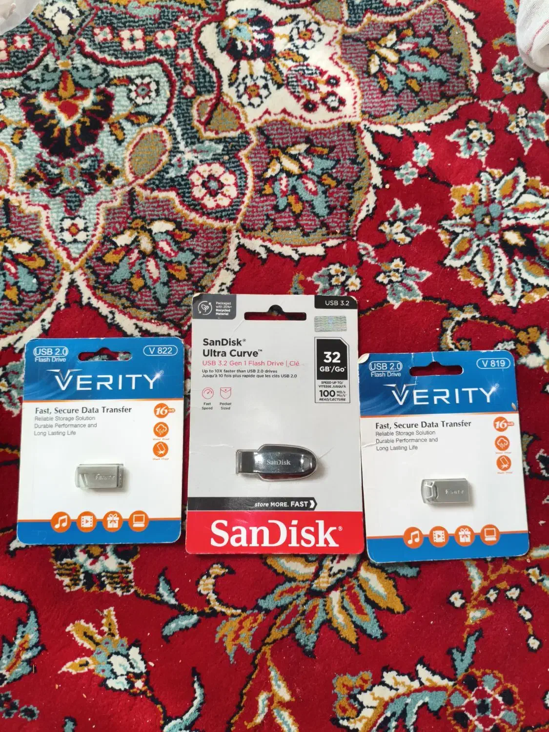 2عددفلش 16گیگVERITYو1عددفلش32گیگSanDisk|قطعات و لوازم جانبی رایانه|تهران, شهرک نفت|دیوار