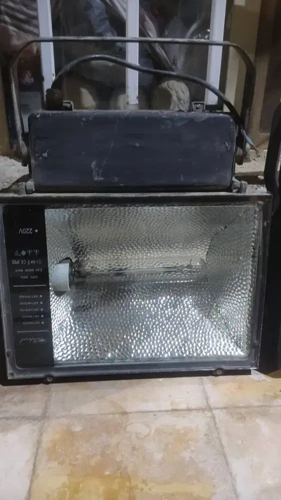 پروژکتور ۴۰۰ وات ، ۲۵۰ وات|لامپ و چراغ|شیراز, پودنک|دیوار