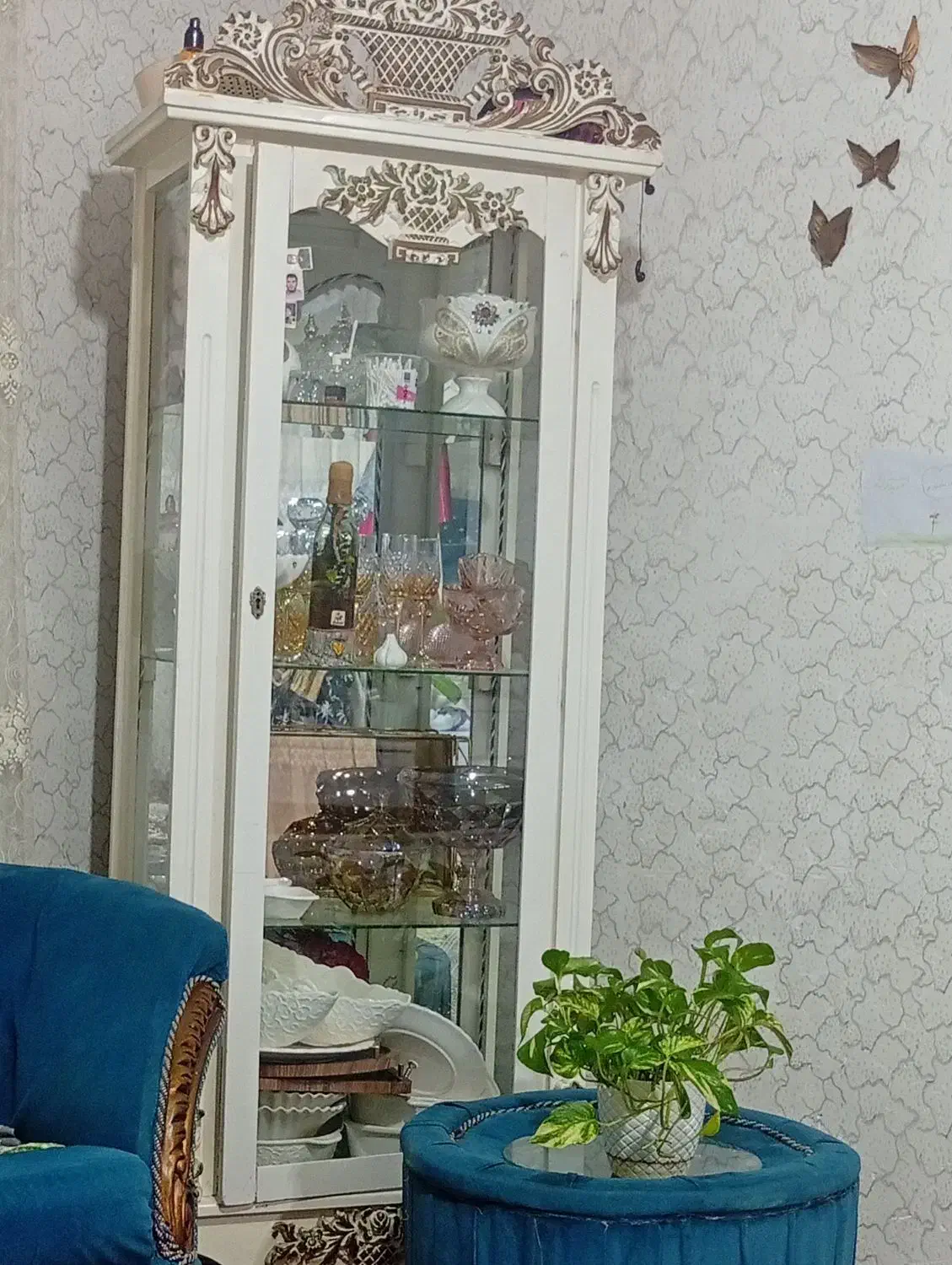 ویترین کاملا سالم|بوفه، ویترین، کنسول|صومعه‌سرا, |دیوار