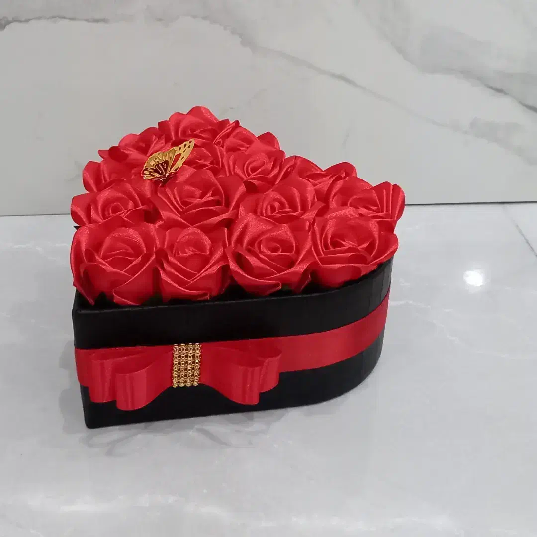 باکس قلبی شیک|گل مصنوعی|گرمی, |دیوار