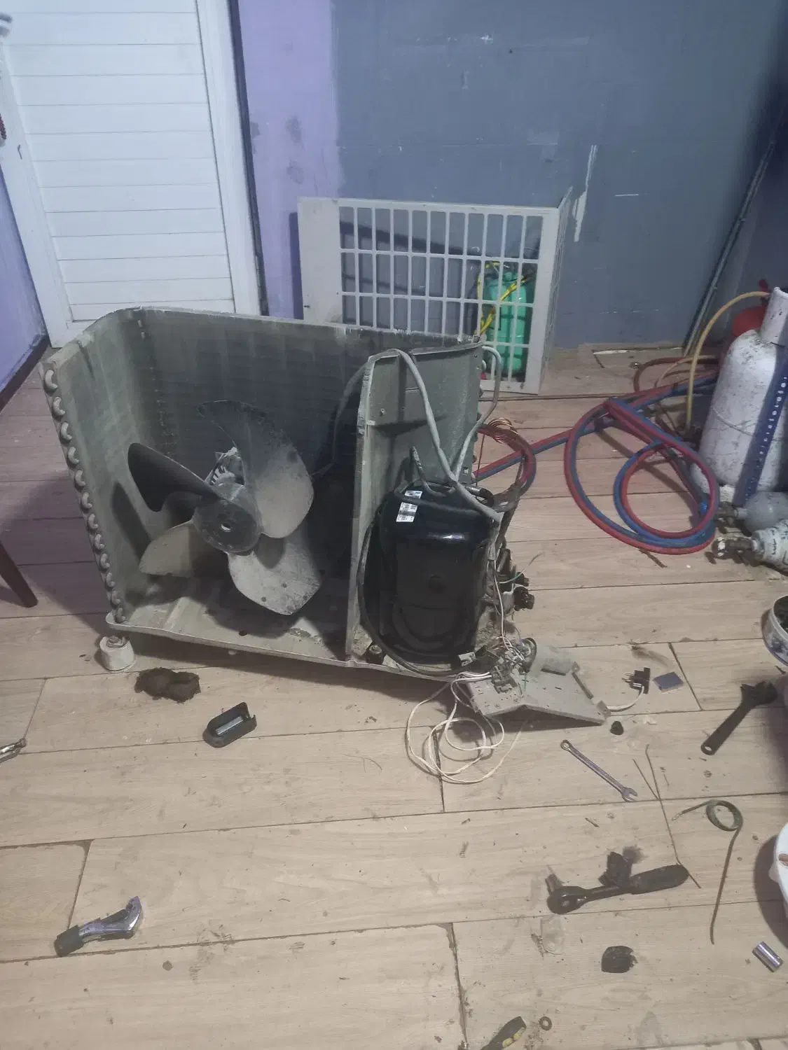 نصب و تعمیرات اسپلیت|خدمات پیشه و مهارت|کیش, |دیوار