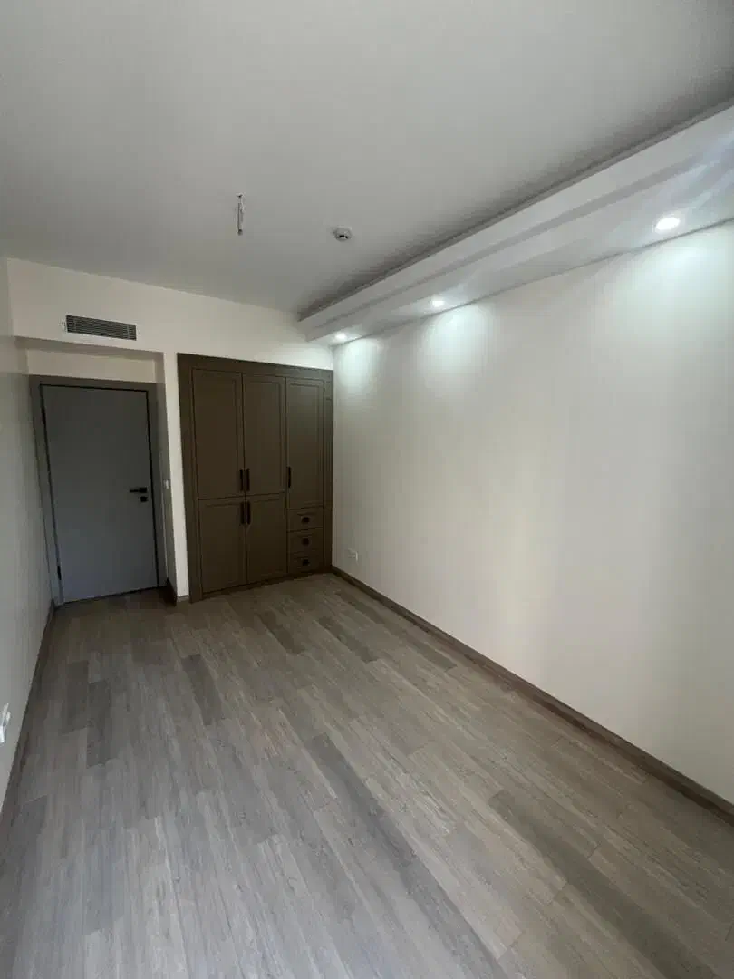 ۹۵ متر ۲ خواب نوساز /بسیار لوکس چسبیده به پارک